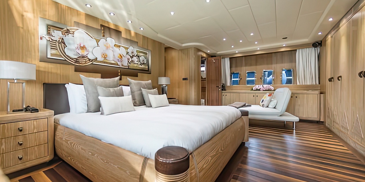 Аренда моторной яхты Mangusta 108 JFF во Франции